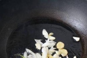 《大厨猫咪出装攻略大全》（打造最强大厨猫咪，玩转战场！）